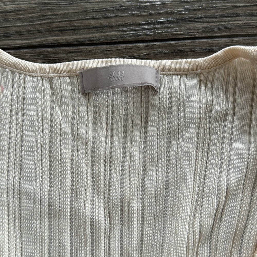 H&M Top - Picture 5 of 6